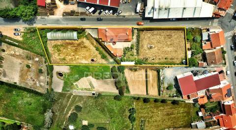 Moradia de 308 m2, inserida num terreno com 4.087 m2