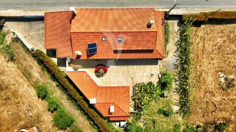 Moradia de 308 m2, inserida num terreno com 4.087 m2