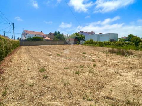 Moradia de 308 m2, inserida num terreno com 4.087 m2