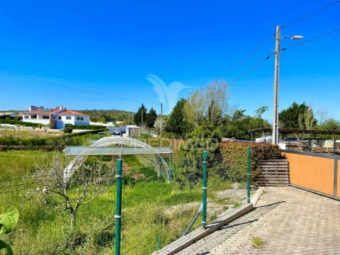 Moradia de 308 m2, inserida num terreno com 4.087 m2