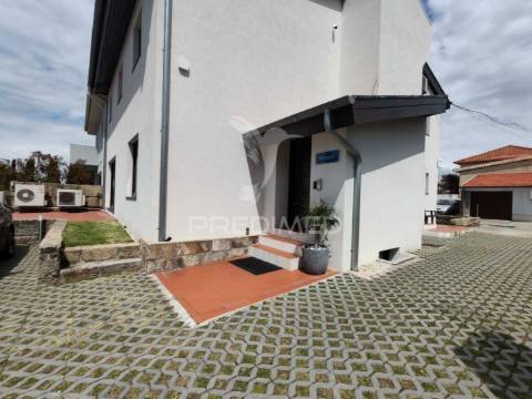 Escritórios modernos no coração da avenida da boavista, porto