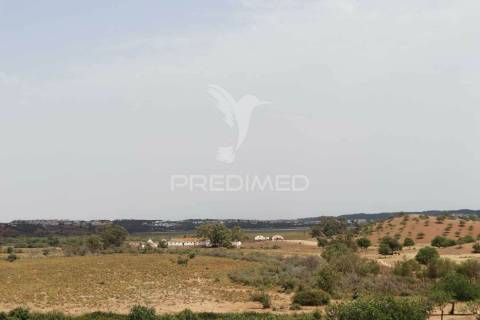 Quinta junto ao guadiana, 357ha, com ruínas com 1623m2