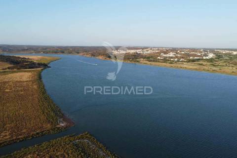 Terreno misto junto ao guadiana, 357ha, e ruínas com 1623m2