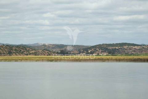 Terreno misto junto ao guadiana, 357ha, e ruínas com 1623m2