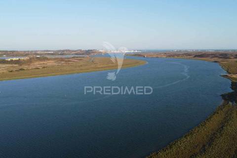 Terreno misto junto ao guadiana, 125ha, com ruína de 1005m2