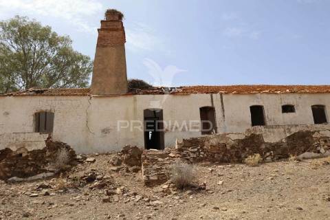 Terreno misto junto ao guadiana, 125ha, com ruína de 1005m2