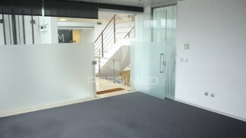 Escritório no parque industrial de celeirós