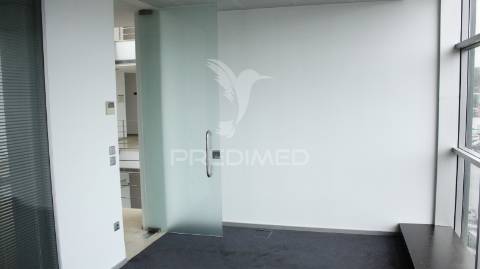 Escritório no parque industrial de celeirós