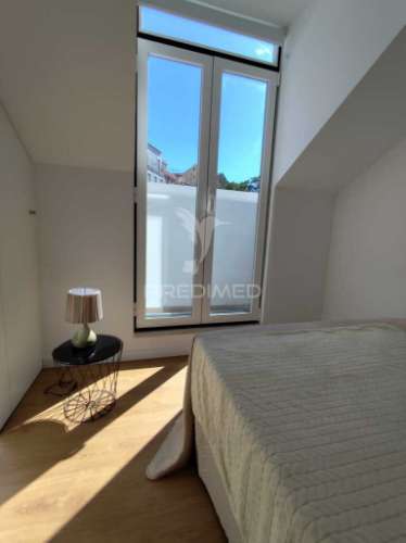 T2 remodelado são vicente a 10 mins a pé da estação de comboios de santa apolónia (650m) c/ vista rio