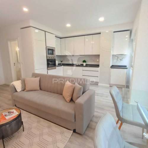 T3 remodelado em são vicente a menos de 10 mins a pé do comboio de santa apolónia (650m) e com vista rio!