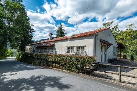 Refúgio de luxo no gerês – moradia térrea t4 com piscina e vista rio  barragem de salamonde | 4 suites | piscina | churrasqueira | vistas deslumbrantes