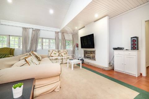 Refúgio de luxo no gerês – moradia térrea t4 com piscina e vista rio  barragem de salamonde | 4 suites | piscina | churrasqueira | vistas deslumbrantes