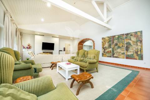 Refúgio de luxo no gerês – moradia térrea t4 com piscina e vista rio  barragem de salamonde | 4 suites | piscina | churrasqueira | vistas deslumbrantes