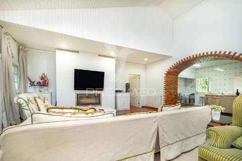 Refúgio de luxo no gerês – moradia térrea t4 com piscina e vista rio  barragem de salamonde | 4 suites | piscina | churrasqueira | vistas deslumbrantes