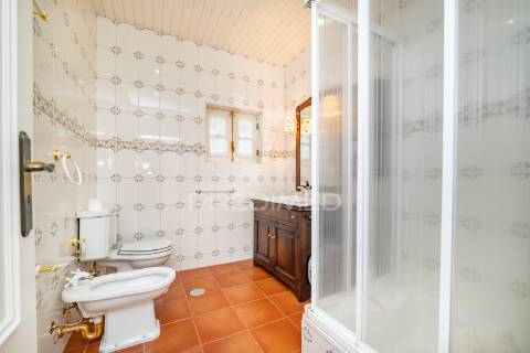 Refúgio de luxo no gerês – moradia térrea t4 com piscina e vista rio  barragem de salamonde | 4 suites | piscina | churrasqueira | vistas deslumbrantes