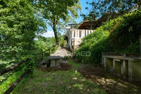 Refúgio de luxo no gerês – moradia térrea t4 com piscina e vista rio  barragem de salamonde | 4 suites | piscina | churrasqueira | vistas deslumbrantes