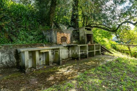 Refúgio de luxo no gerês – moradia térrea t4 com piscina e vista rio  barragem de salamonde | 4 suites | piscina | churrasqueira | vistas deslumbrantes