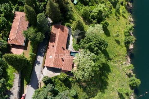 Refúgio de luxo no gerês – moradia térrea t4 com piscina e vista rio  barragem de salamonde | 4 suites | piscina | churrasqueira | vistas deslumbrantes