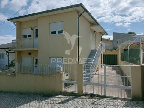 Moradia independente em pedroso