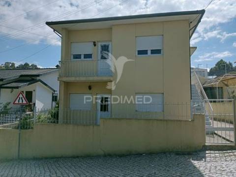 Moradia independente em pedroso