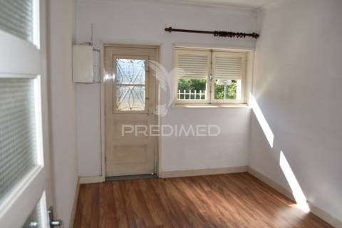 Moradia independente em pedroso