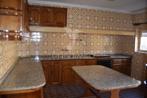 Moradia independente em pedroso