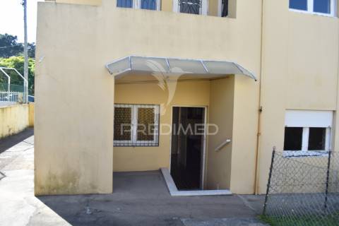 Moradia independente em pedroso