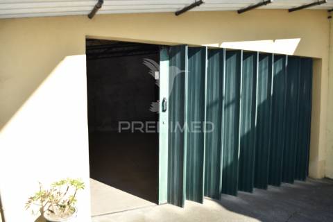 Moradia independente em pedroso