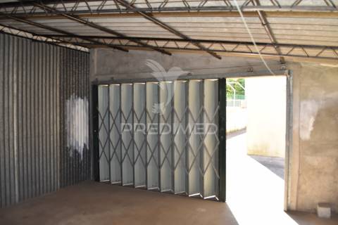 Moradia independente em pedroso