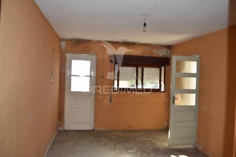 Moradia independente em pedroso