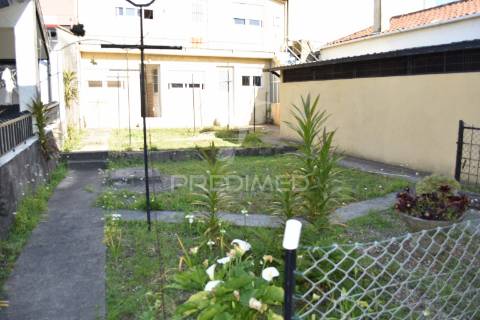 Moradia independente em pedroso