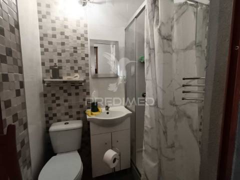 Moradia t4 com quintal e varanda