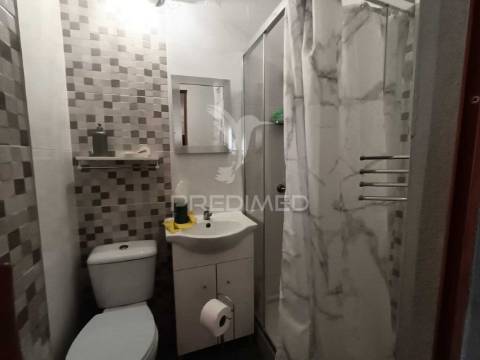 Moradia t4 com quintal e varanda