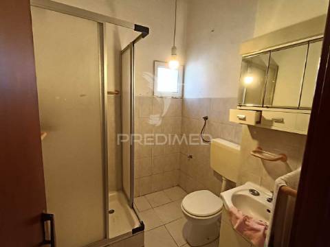 Moradia t4 com quintal e varanda