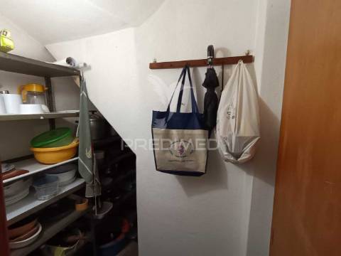 Moradia t4 com quintal e varanda