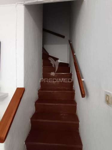 Moradia t4 com quintal e varanda