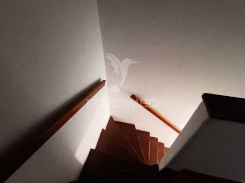 Moradia t4 com quintal e varanda