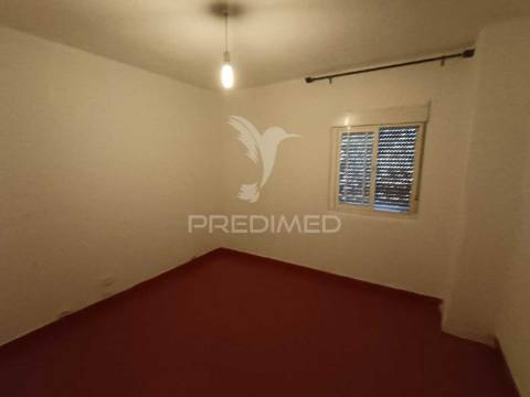 Moradia t4 com quintal e varanda