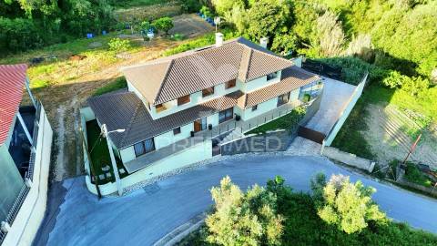 Moradia de luxo v3, localizada em amiais de baixo / santarém