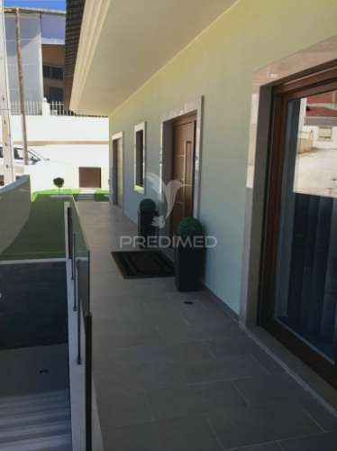 Moradia de luxo v3, localizada em amiais de baixo / santarém