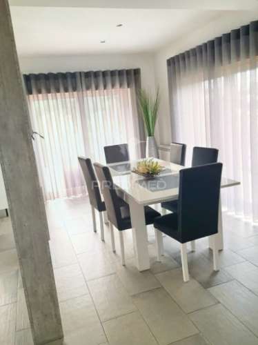 Moradia de luxo v3, localizada em amiais de baixo / santarém