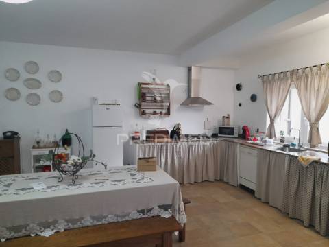 Moradia de luxo v3, localizada em amiais de baixo / santarém