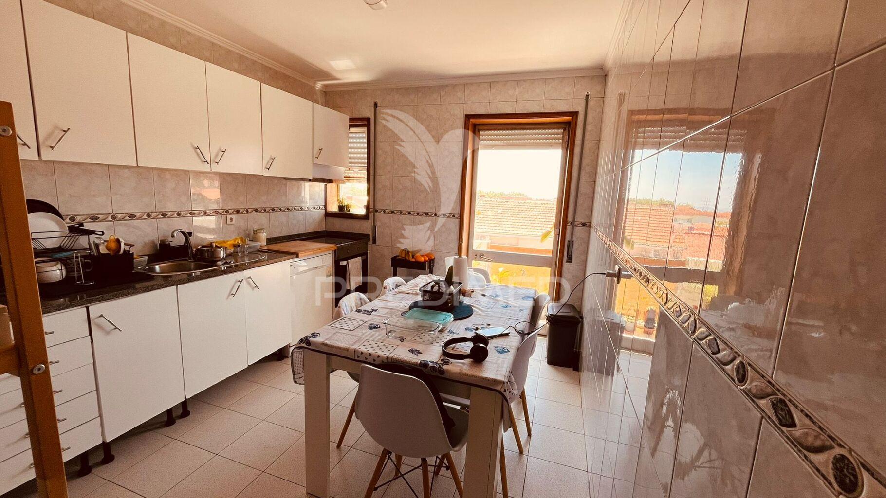 Apartamento t2+1 localizado junto ao metro de santo ovideo