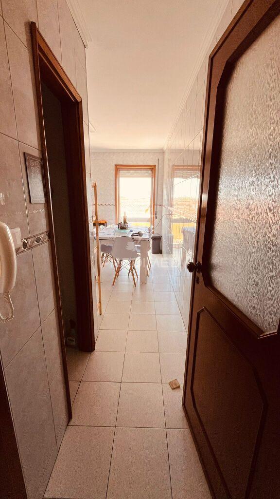 Apartamento t2+1 localizado junto ao metro de santo ovideo