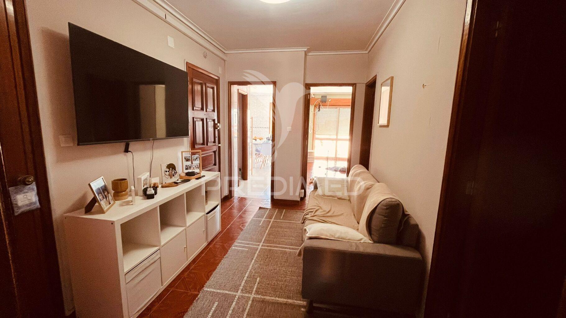 Apartamento t2+1 localizado junto ao metro de santo ovideo