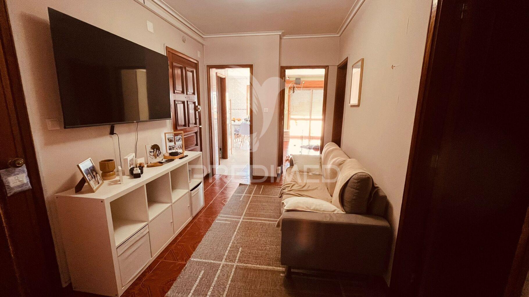 Apartamento t2+1 localizado junto ao metro de santo ovideo