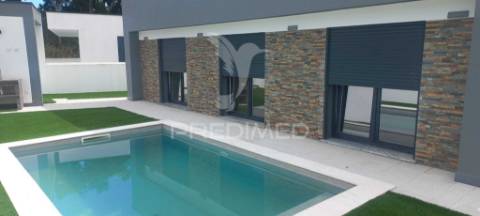 Moradia t4 - quinta da serralheira, setúbal  600.000€