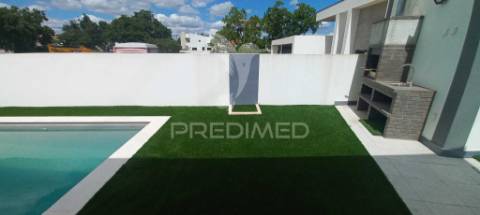 Moradia t4 - quinta da serralheira, setúbal  600.000€