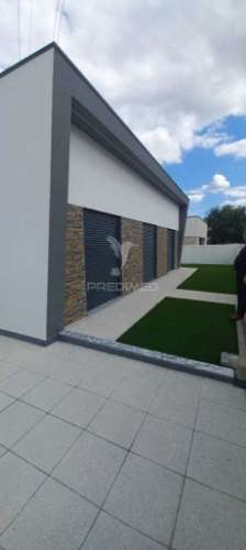 Moradia t4 - quinta da serralheira, setúbal  600.000€