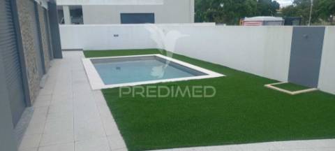 Moradia t4 - quinta da serralheira, setúbal  600.000€